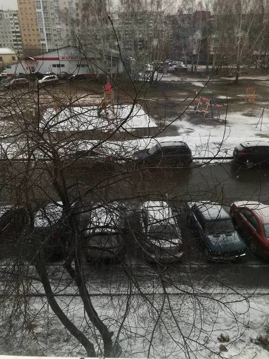 Будьте аккуратны на дорогах: на Кемерово обрушился снегопад