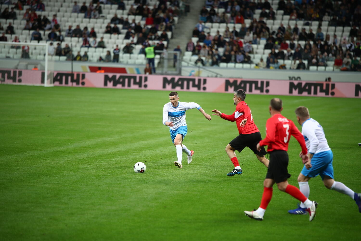 Танк т-34 на площади дзержинского волгоград. Волгоград улицы 2023 проспект жукова фото. Танк т 34 волгоград памятник т-34. Волгоград фото. Памятник танка т 34 в волгограде.