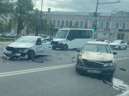 В центре Пензы на Кирова произошло жесткое ДТП
