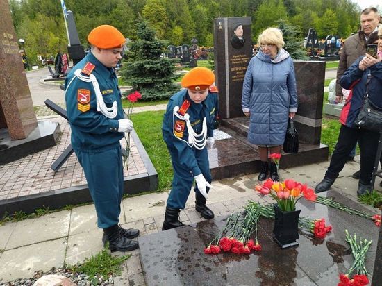 Кадеты из Белоярского посетили памятник Герою РФ Алексею Ботяну в Москве