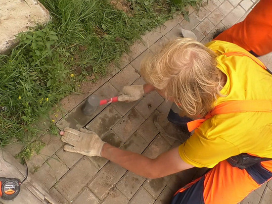 В Кирове губернатор Александр Соколов поручил отремонтировать и почистить тротуары