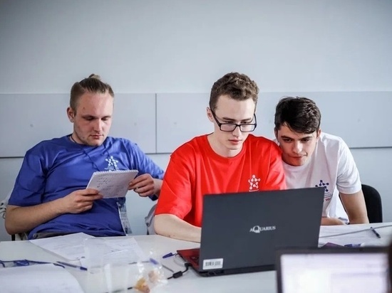 Студенты СмолГУ стали участниками соревнований по спортивному программированию в Воронеже