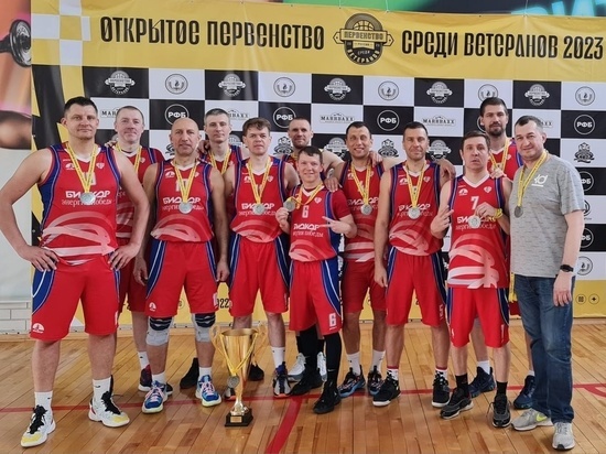 Пензенская команда ветеранов баскетбола забрала серебро на первенстве России