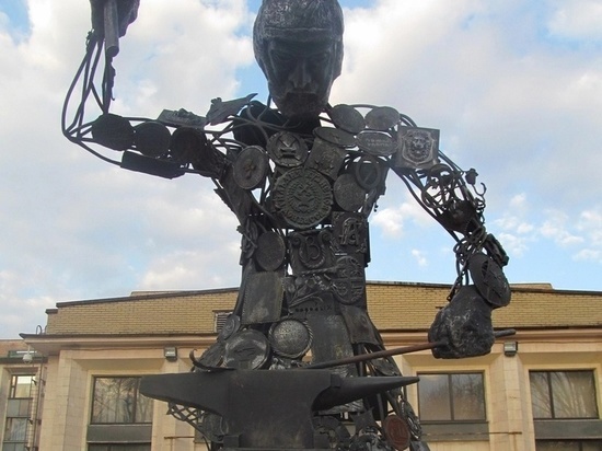 Донецкий парк украсят гигантской наковальней