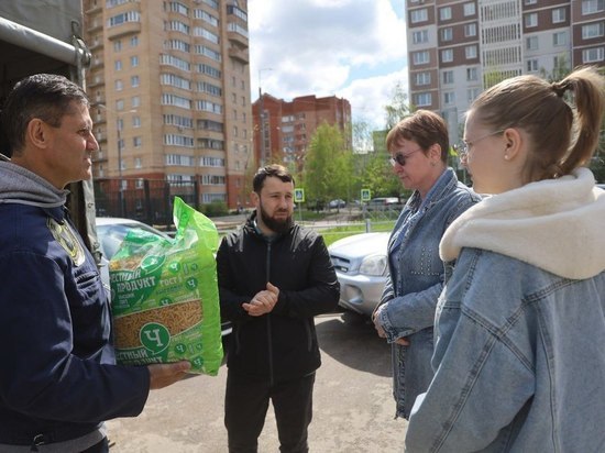В Серпухове работал мобильный пункт сбора гуманитарной помощи