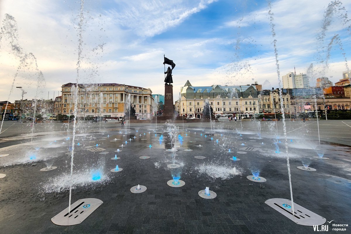 Сухой фонтан заработал на центральной площади Владивостока - МК Владивосток