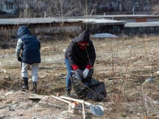 На уборку Омска от пакетов с мусором после субботников вывели всю городскую технику