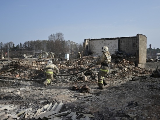 Евгений Куйвашев поручил решить жилищные проблемы пострадавших от пожаров и обеспечить социальную поддержку
