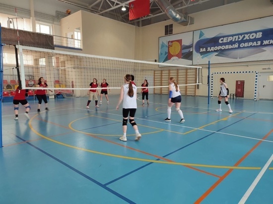 В Серпухове прошел памятный турнир по волейболу