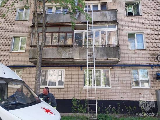 Из горящей квартиры в Великом Новгороде спасли мужчину