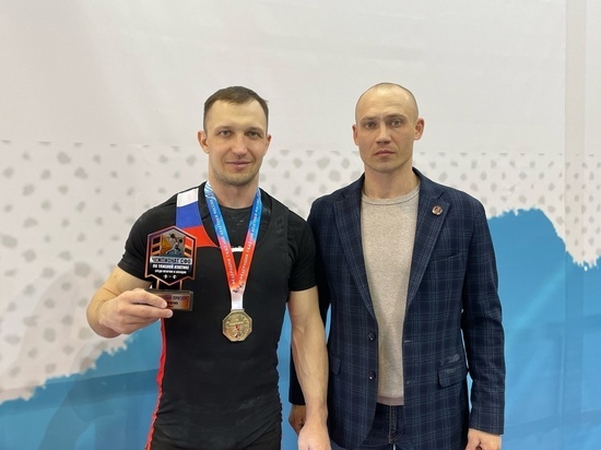 Томский тяжелоатлет Табачников победил на чемпионате Сибири