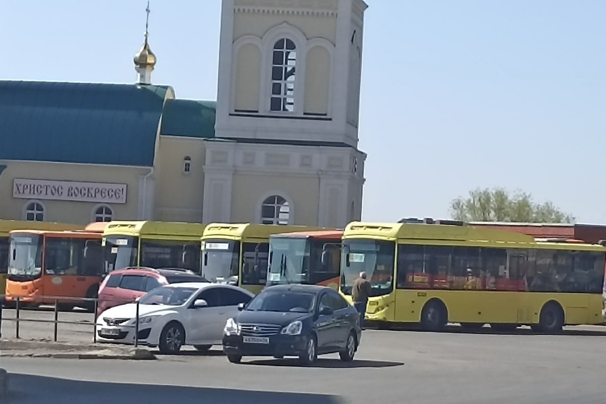 70 71 автобусы оренбург. Оренбургский автобус. Автобус Оренбург. Дачные автобусы Оренбург. Общественный транспорт Оренбург.