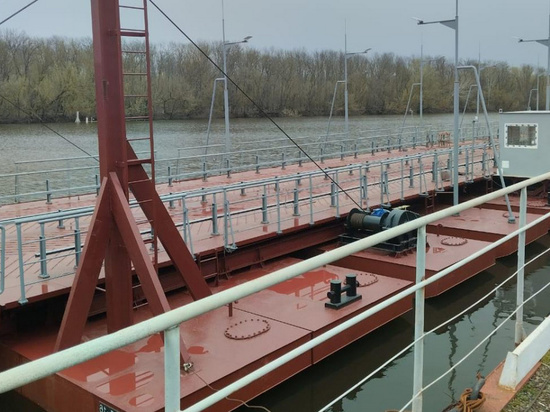 Работал меньше суток: в Воронеже новый наплавной мост опять закрыли из-за паводка