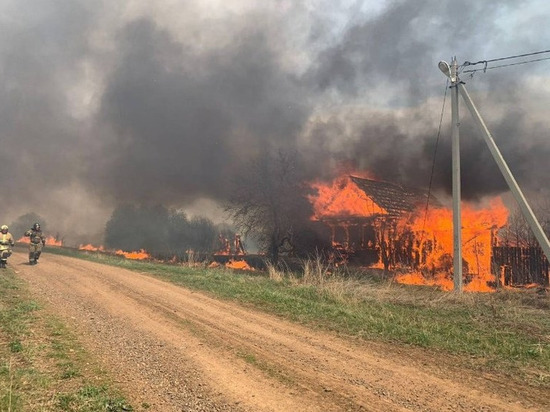 Днём 3 мая в Сарапульском районе горели зернохранилища