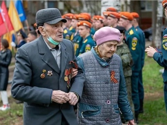 В Кирове спели и сплясали для ветерана, прошедшего войну от Сибири до Германии