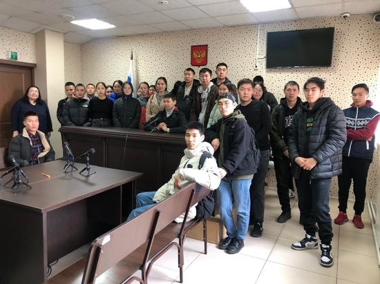 Учащиеся техникума побывали в Кызылском городском суде