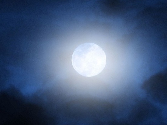 «Бешеная» Луна 5 мая 2023 года: чего ждать от лунного затмения в полнолуние знакам зодиака