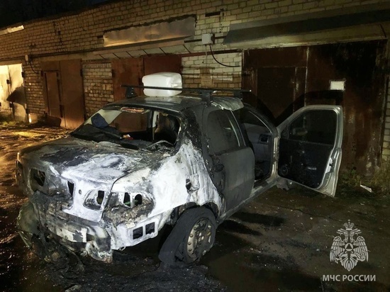 Череповчанина с ожогами госпитализировали в медучреждение после пожара в гараже
