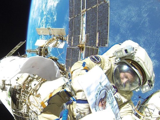Космонавты Прокопьев и Петелин завершили выход в открытый космос, продлившийся 7 часов
