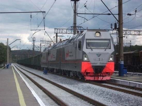 Грузовой поезд насмерть сбил женщину под Первоуральском