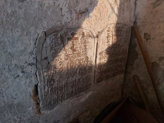Керамиды обнаружили в церкви Архангела Михаила в Пскове