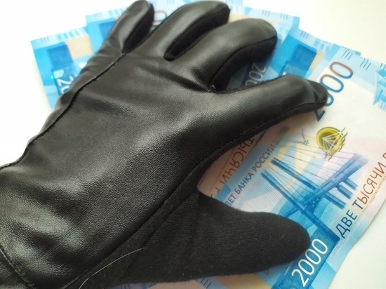 Работница на испытательном сроке украла деньги из кассы столовой в Вологде