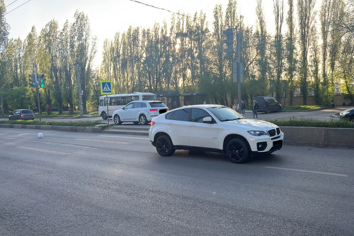 В Воронеже в Советском районе водитель BMW на зебре сбил 28-летнюю девушку  - МК Воронеж