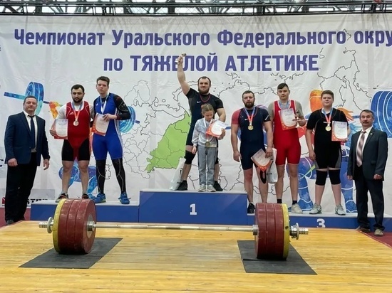 Брянец Егор Климонов стал чемпионом УрФО по тяжелой атлетике