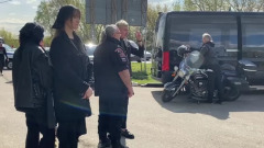 Катафалк с телом Славы Зайцева на кладбище сопровождали байкеры: видео
