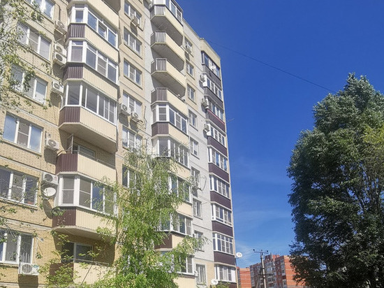 Жительница Батайска разбилась насмерть, выпав из окна многоэтажки