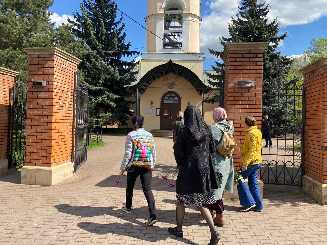 Надежда Бабкина, Бедрос Киркоров приехали на похороны Вячеслава Зайцева:  скорбные фото