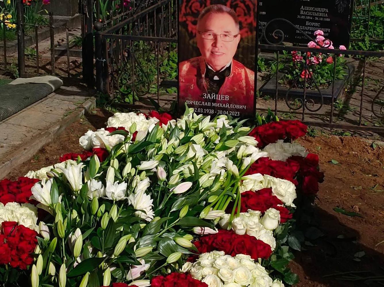 Nadezhda Babkina, Bedros Kirkorov arrived at the funeral of Vyacheslav Zaitsev: mournful photos
