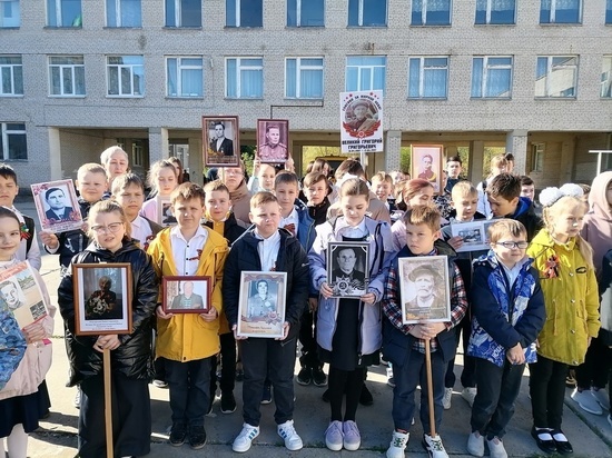 В Оболенской школе Серпухова прошла линейка в честь Дня Победы