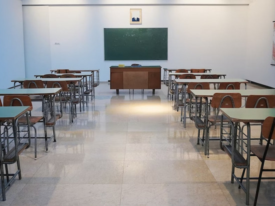 В ижевской школе №17 старую мебель заменят на новую после вмешательства прокуратуры