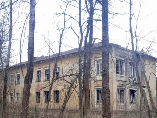 Аварийный здания на территории бывшей базы отдыха ликвидировали под Дмитровом