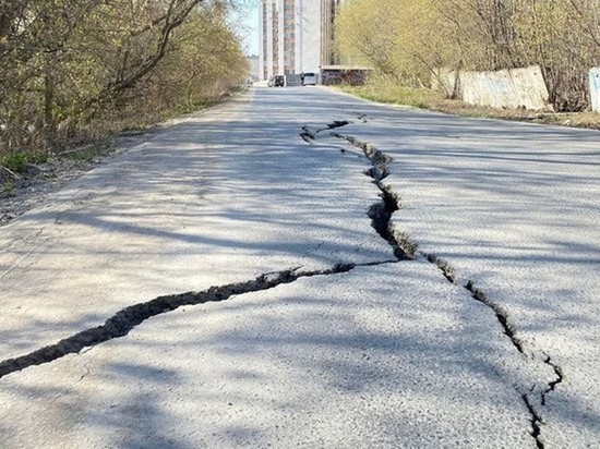 В омском дептрансе водителям предложили два пути объезда Тюменской улицы