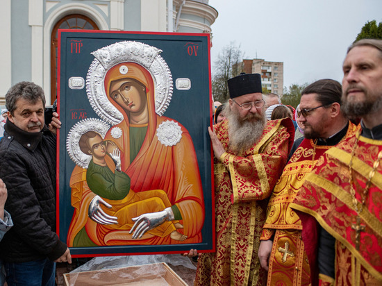 В старинный монастырь в Бокситогорском районе доставили образ Божией Матери