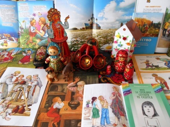 В Симферополе сотрудники библиотеки организовали для первоклашек час народных традиций
