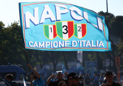 "Наполи" - чемпион Италии: Неаполь сошел с ума в ожидании триумфа