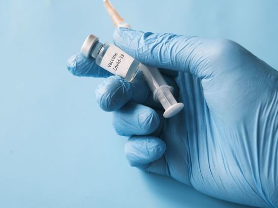 Барнаульский врач получил условный срок за поддельные записи о вакцинации от ковида
