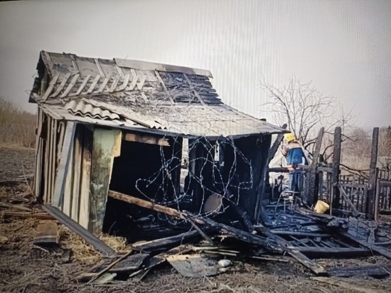 Ачинец сжег дачный домик соседей во время приборки на своем участке