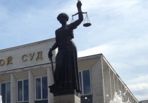 Окружной военный суд приговорил к 13 годам колонии строгого режима экс-военнослужащего из Белгородской области Артема Семенова, обвиняемого в государственной измене