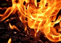 Пожар на складах с легковоспламеняющейся жидкостью и резиной в Екатеринбурге был локализован на площади 4 тысячи квадратных метров
