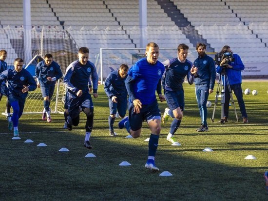 Челябинские футболисты готовятся к играм второго этапа чемпионата Второй лиги