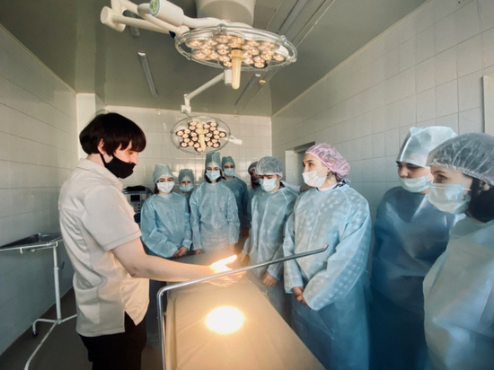 Школьники Нижневартовска побывали на экскурсии в поликлинике