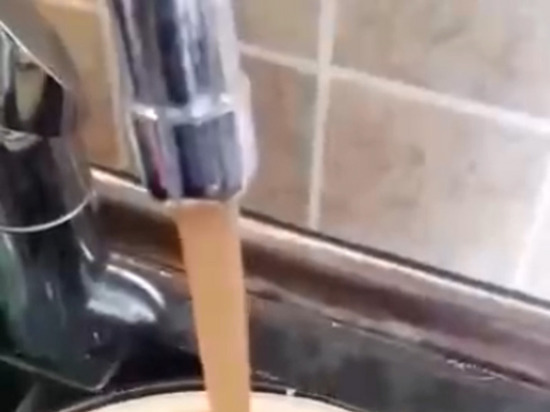 Жители ЖК в Подольске 3 месяц жалуются на коричневую воду в кране