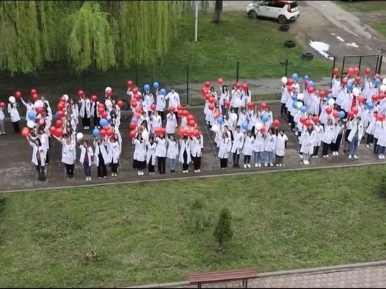 Студенты Орловского БМК организовали флешмоб в честь 9 мая