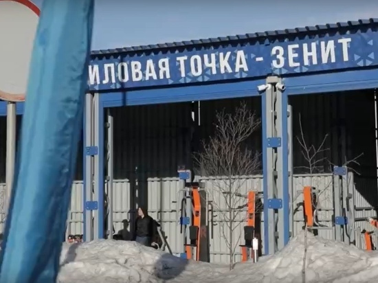 В Ноябрьске открыли новую уличную спортплощадку с тренажерами
