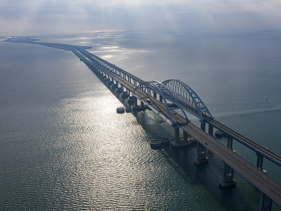 В Крыму сообщили об остановке движения на Крымском мосту