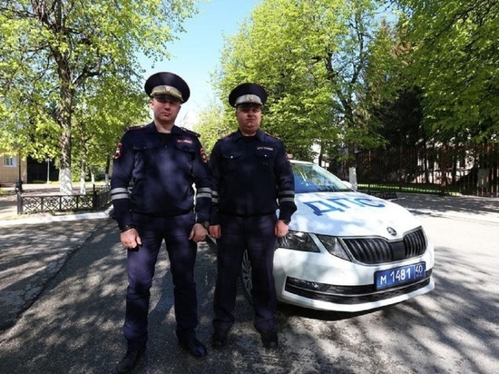 В Калуге инспекторы ДСП помогли попасть в больницу мальчику со сломанной ногой